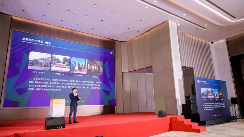 光伏板清洁，选择正确工具至关重要